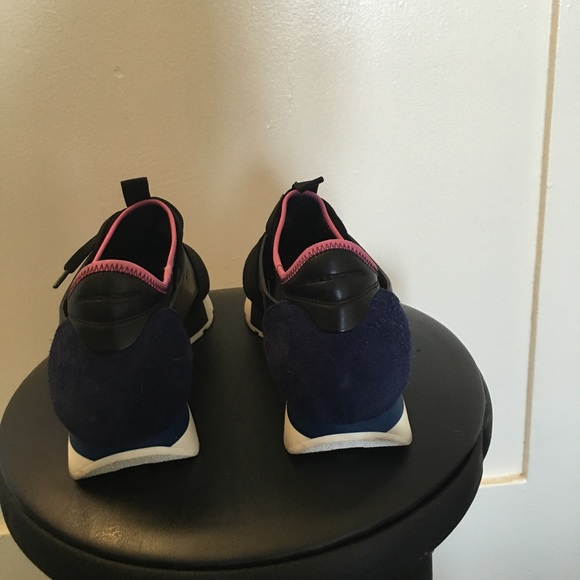 Shoes - Picture 2 of 6